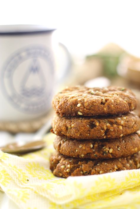 With just 4 basic ingredients and 3 optional ad-ins, these Almond Butter Hemp Seed Cookies couldn't get easier! They're made from clean ingredients, are high in protein and make a heart-healthy alternative to junk-filled cookies. Primal Desserts, Healthy Bakes, Seed Cookies, Healthier Treats, Candida Recipes, Baker's Rack, Eat Fresh, Filled Cookies, Flax Egg