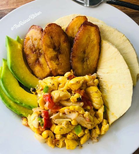 🇯🇲Just got some Breadfruit from Jamaica 😋  🍽Ackee & Saltfish|Roast Breadfruit|Fried Plantain|Avocado Pear 🥑 Jamaica Breakfast, Vegan Caribbean Food Recipes, Healthy Jamaican Breakfast, Vegan Carribean Recipe, Jamaican Food Plate, Jamaican Snacks, Jamaican Breadfruit, Jamaican Breakfast, Jamaica Food