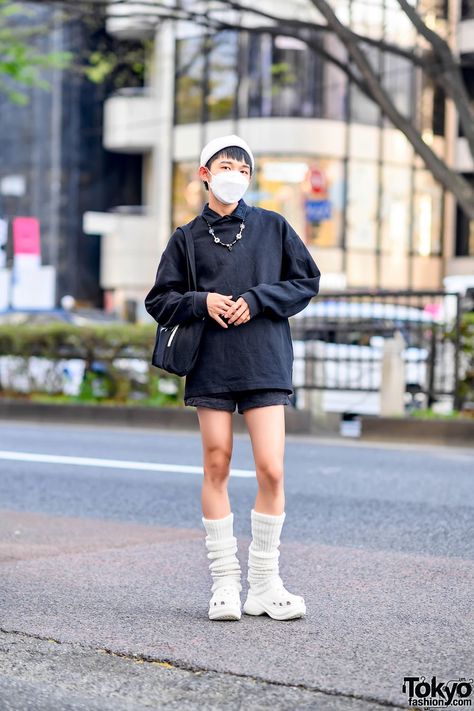 Platform Crocs With Socks, Crocs Heels Outfit, Loose Socks Outfit, Crocs Fashion Outfit, Crocs Boots Outfit, Crocs Outfit Winter, Crocs Fashion Street Styles, Ethereal Architecture, Harajuku Style Outfits