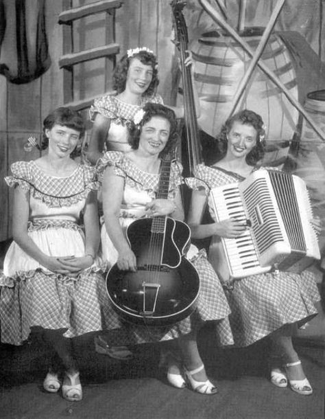 MOTHER MAYBELLE & THE CARTER SISTERS...JUNE, ANITA & HELEN. June Carter, June Carter Cash, Country Bands, Country Musicians, Carter Family, The Carter, Girls Aloud, Southern Gospel, Hank Williams