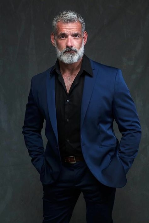 Anthony Varrecchia, Men Hipster, Gq Mens Style, Old Man Fashion, Older Mens Fashion, Men Over 50, Trendy Mens Haircuts, Haircut Men, Handsome Older Men