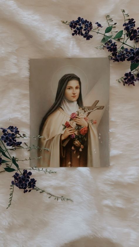 St Therese Wallpaper, St Therese Of Lisieux Aesthetic, St Teresa Little Flower, Saint Therese The Little Flower, St Therese Of Lisieux Art, Flower Photos Art, Catholic Wallpaper, Traditional Catholicism, Catholic Pictures