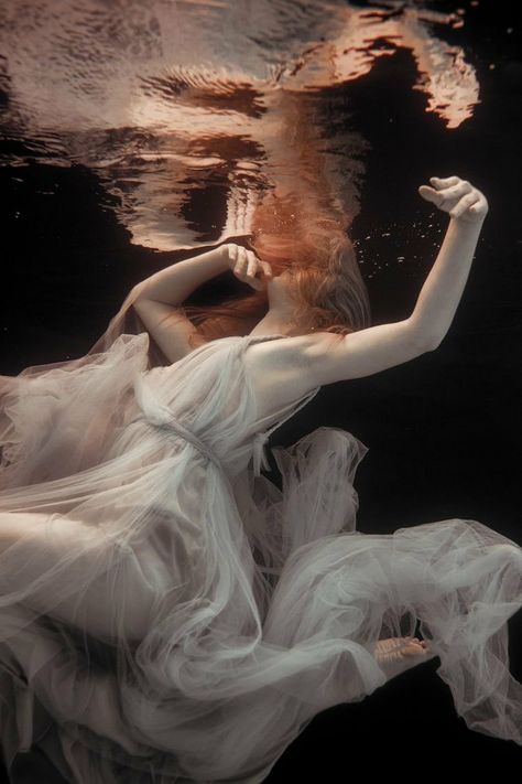 Underwater Shoot, Joanne Fleming, Underwater Photoshoot, Figurative Kunst, Grecian Goddess, Rennaissance Art, Fantasy Magic, Goddess Dress, Under Water