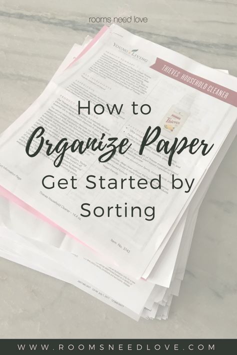 Organise Paperwork, Closet Organization Master, Paper Organizing, Organize Paperwork, Desk Organization Tips, Organize Papers, Mom Time Management, Paper Clutter Organization, Start Decluttering