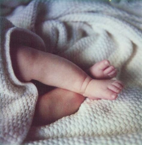 Baby. Baby Feet Photography, Baby Legs, Naha, Future Baby, Future Kids, Baby Fever, Newborn Photos, Baby Pictures