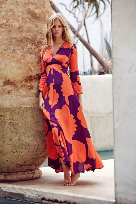 Looking as elegant as ever, Marloes models a long sleeve printed maxi dress for Mister Zimi Bohemia 2016 campaign Look Hippie, Marloes Horst, Look Hippie Chic, Modern Hippie Style, Palm Springs Style, Chic Summer Style, Bohemian Chic Fashion, Australian Fashion, Hippie Chic