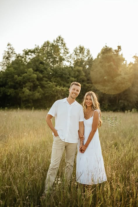 Engagement Pics In A Field, Outfit Inspo Engagement Photos, Engagement Photo In Field, Informal Engagement Photos, Engagement Pose Ideas Photography, Engagement Clothing Ideas, Sundress Engagement Photos, Cute Simple Engagement Pictures, Engagement Photos August