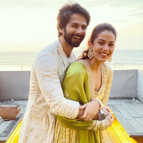 609.6k Likes, 1,609 Comments - Mira Rajput Kapoor (@mira.kapoor) on Instagram: “Love and light💫 #HappyDiwali” Mira Kapoor, Diwali Outfits, Mira Rajput, Wedding Couple Poses Photography, Shahid Kapoor, Indian Cinema, Wedding Couple Poses, Engagement Poses, Photo Poses For Couples