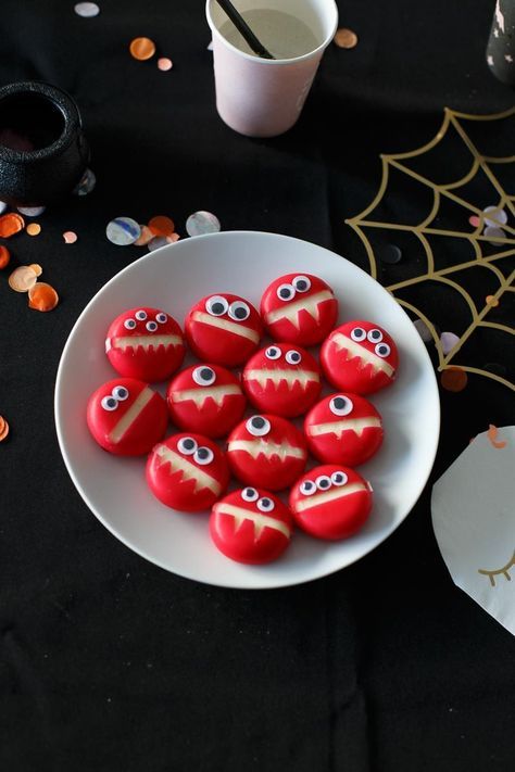 Healthy Easy Halloween Snacks, Halloween Kids Party Snacks, Finger Halloween Food, Halloween Snacks Movie Nights, Halloween Snack Board For Kids, Halloween Savoury Party Food, Finger Foods For Halloween Party, Halloween Snacks Savory, Halloween Food Savory