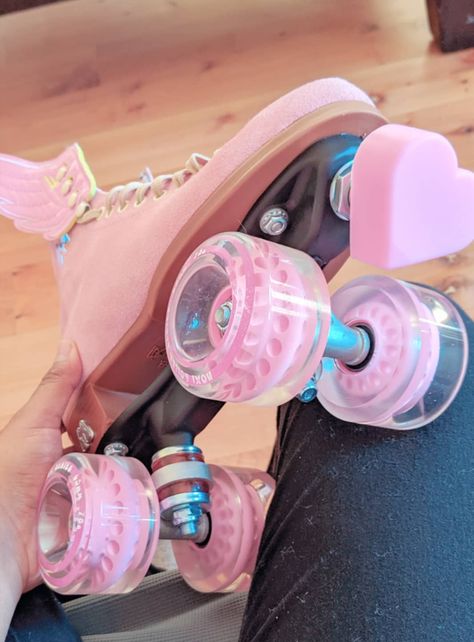 Pink Roller Skates, Outdoor Roller Skates, Roller Skating Outfits, Girls Roller Skates, Skating Aesthetic, Roller Shoes, Roller Skate Shoes, Roller Skaters, Roller Girl