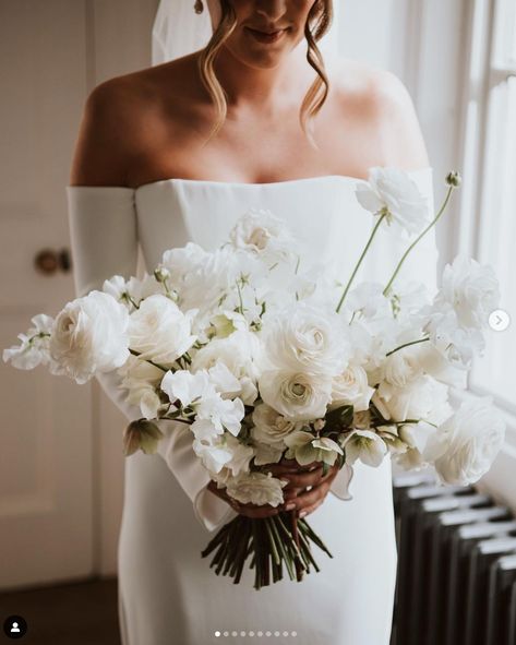 Bride Bouquets White, Modern Bridal Bouquets, Modern Wedding Bouquets, Bridesmaid Bouquet White, Modern Bouquet, Tulip Wedding, Modern Wedding Flowers, Bridal Bouquet Flowers, White Bridal Bouquet