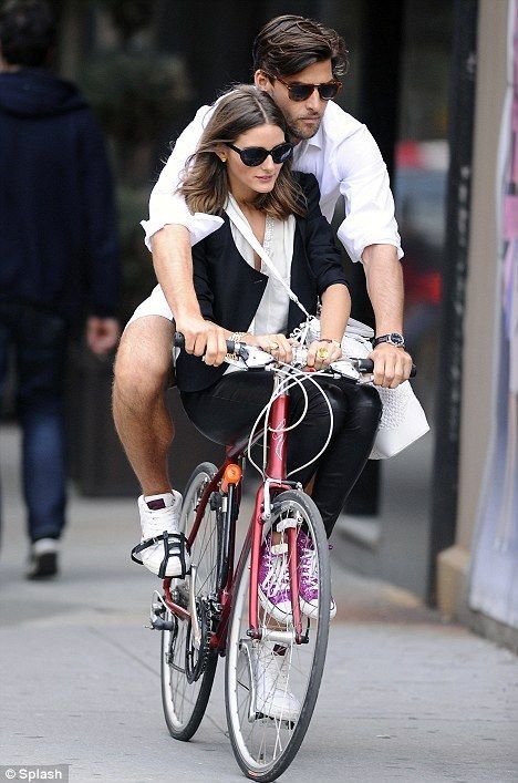 Celebrities Oc California, Johannes Huebl, Estilo Olivia Palermo, Olivia Palermo Style, Cycle Chic, I Want To Ride My Bicycle, Stylish Couple, Bicycle Girl, Bike Style