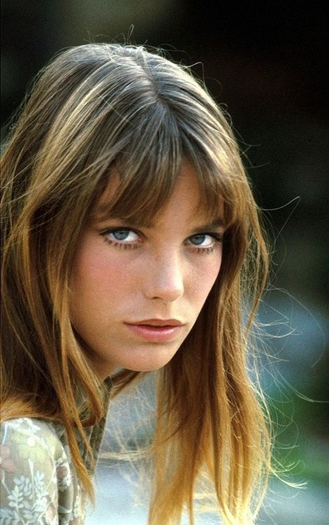 Jane Birkin (1966). Barefaced Beauty, Jane Birkin Style, Bridget Bardot, Wispy Bangs, Jane Birkin, Natural Beauty Tips, Beauty Icons, Long Bob, Cara Delevingne