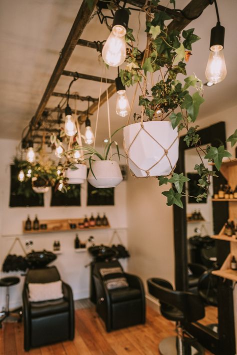 solo esthetician room
hair salon decor ideas
beauty salon decor Salon Decor With Plants, Decorate Salon Suite, Witchy Hair Salon Decor, Salon With Boutique Ideas, Booth Rental Ideas Salon Decor, Moody Hair Salon Decor, Boho Tanning Salon, Studio Salon Ideas Small Spaces Bohemian, Cozy Salon Decor