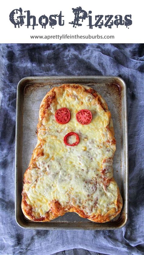 Make Ghost Pizzas for Halloween!  Such a simple and fun dinner idea! Monster Cookies Halloween, Ghost Pizza, Snack Halloween, Gift Treats, Cream Puffs Easy, Dessert Fall, Halloween Jello, Spooky Dinner, Fall Party Food