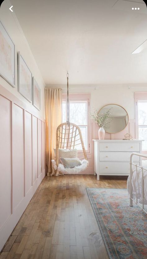 Toddler Girl Room Pink, Feather Lamp Shade, Feather Lampshade, White Round Tables, False Ceiling Bedroom, Feather Lamp, Salad With Avocado, Entrance Furniture, Entry Ideas