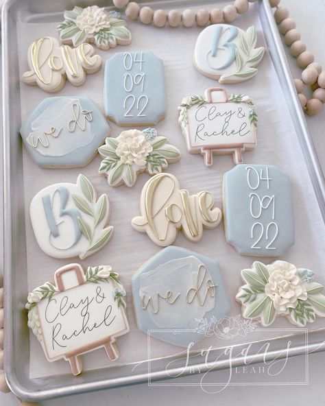 Leah Malvarose (@sugarsbyleah) • Instagram photos and videos Engagement Party Cookies, Wedding Biscuits, Cookie Techniques, Monogram Cookies, Wedding Cake Cookies, Best Apple Pie, Couples Bridal Shower, Bridal Shower Cookies, Sugar Cookie Designs