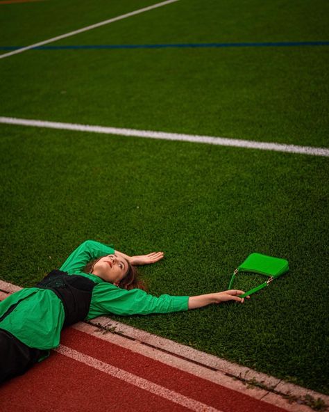 Bleacher Photoshoot, Bleachers Photoshoot, Stadium Photoshoot, Christmas Aesthetic Tiktok, Stadium Photography, Track Photoshoot, Sports Shoot, Stadium Jumping, Graduation Pose