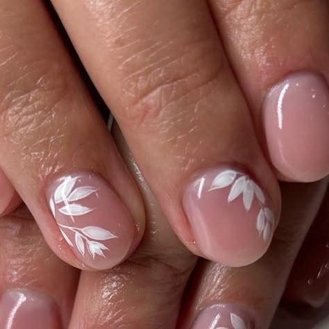 Shae-Lynne, Nail Artist on Instagram: "Added a I little lace effect to this white leaf nail art! 😍 Nails booked for detailed art! #lacenails #neutralnails #leafnails #naildesigns" Gel Nails Leaf Design, Short White Wedding Nails, Vine Nail Art Leaves, Nail Designs For Vegas, White Leaf Nails, Lilly Nail Art, Short White Nails Design Ideas, Leaf Design Nails, Nail Art Leaves