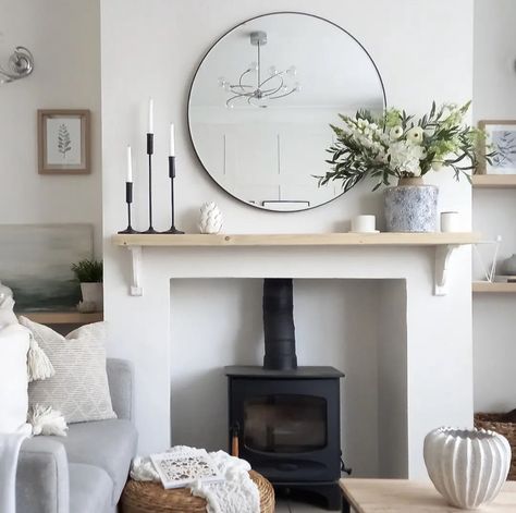 Fireplace With Round Mirror Above, Fireplace With Round Mirror, Mantle Piece Styling, Mantel Piece Decor, Mantlepiece Styling Living Rooms, Fireplace Round Mirror, Round Mirror Fireplace, Fireplace Styling Ideas, Mirror Mantle Decor