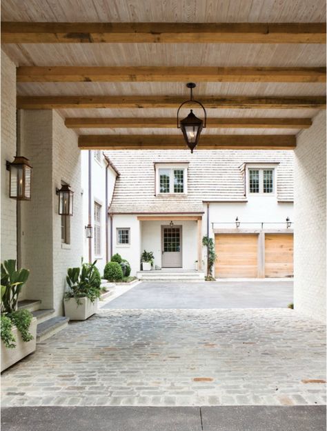 French Country Modern, Porte Cochere, Casa Exterior, Atlanta Homes, Pool Design, Design Exterior, White Brick, Architectural Features, Contemporary Living Room