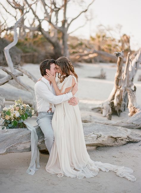 Intimate Wedding Inspiration on Driftwood Beach | Ruffled http://ruffledblog.com/intimate-wedding-inspiration-on-driftwood-beach/?utm_campaign=crowdfire&utm_content=crowdfire&utm_medium=social&utm_source=pinterest  #photography #myrtlebeach #777portraits #beachpics 20th Anniversary Photo Shoot, Picture Ideas At The Beach, Costal Western, Must Haves For Wedding, Spanish Moss Wedding, Poses For Beach, Layered Table, Myrtle Beach Photography, Surf Wedding