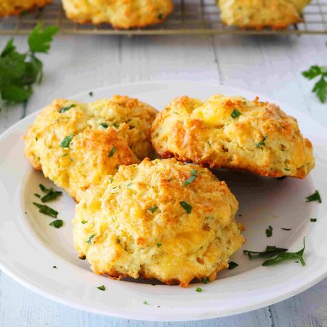 Red Lobster Cheddar Bay Biscuits Lobster Biscuit Recipe, Lobster Biscuits, Red Lobster Cheddar Bay Biscuits, Red Lobster Biscuits, Cheddar Bay Biscuits, Hot Cheese, Ham Steaks, Garlic Cheese Bread, Cheddar Biscuits