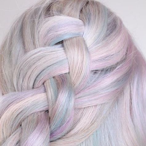 HolleewoodHair • Beauty Blog on Instagram: "Opal hair is one my ALL-TIME favorite hair color trends. What do you think about this fabulous color?⁣ 📸REPOST: @sincerelyjordyn" Short Platinum Blonde Hair, Opal Hair, Hair Play, Beautiful Hair Color, Playing With Hair, Platinum Blonde Hair, Platinum Blonde, January 1, Hair Color Trends