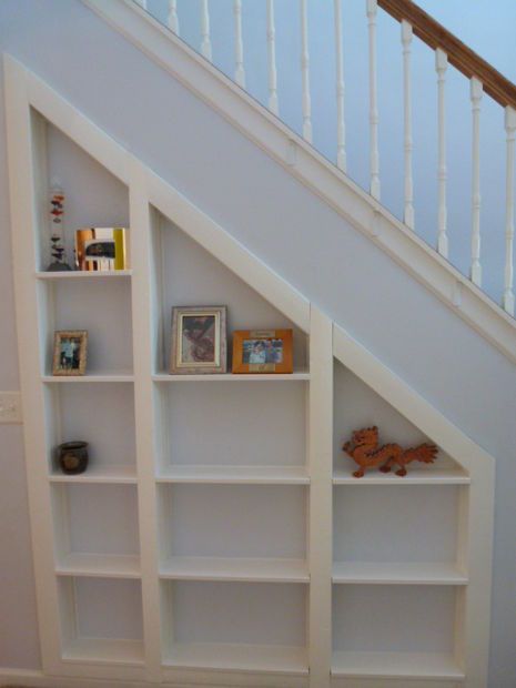 Very detailed instructable for making use of under-stair space. One of those shelves is a door that opens into the storage area! Shelves Under Stairs, Room Under The Stairs, Stair Shelves, تحت الدرج, Hidden Room, Recessed Shelves, Under The Stairs, Stair Case, Basement Stairs