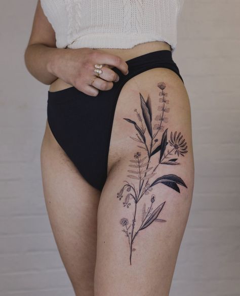 Back Of Thigh Tattoo, Cute Tattoo Ideas, Hip Tattoos, New Tattoo Ideas, Hip Tattoos Women, Cute Tattoo, Botanical Tattoo, Swimsuit Edition, Hip Tattoo