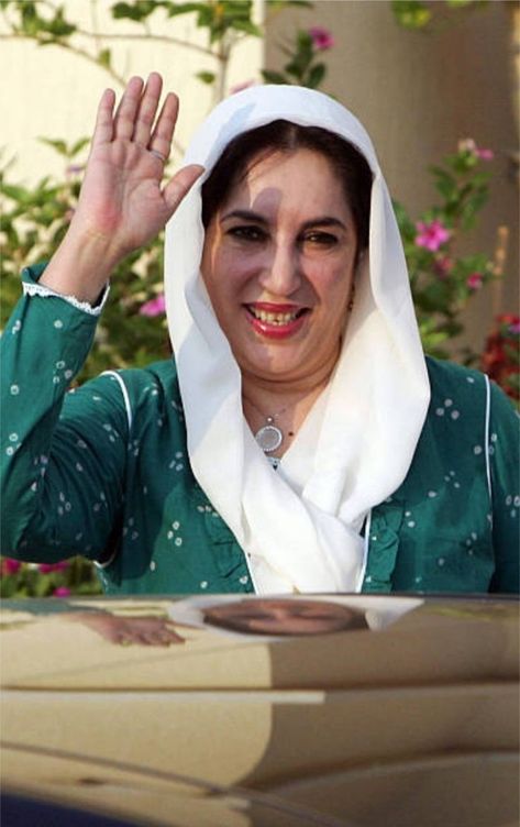 Imran Khan Video, Benazir Bhutto, New Hd Pic, Turkish Beauty, Beautiful Hijab, Woman Face, Bollywood Actress, Pretty Woman, Actresses