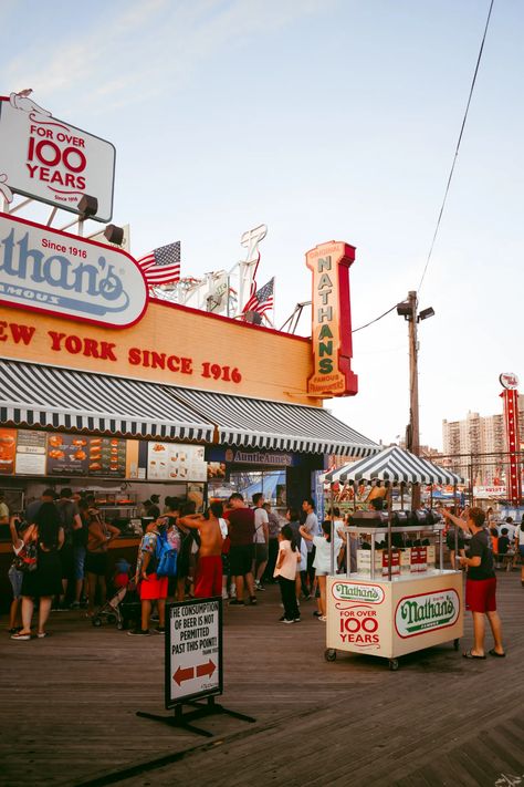 Usa Restaurant, Coney Dog, Restaurant Pictures, Hot Dog Stand, School Field Trip, Nyc Summer, Retro Pictures, Healthy Travel, Retro Images