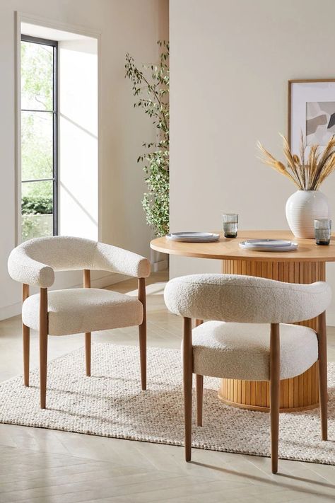 Dining Room Design Round Table, Warm Dining Room, Minimal Dining, Round Dining Room Table, Conservatory Dining Room, Round Dining Room, Pink Living Room, Contemporary Dining Chairs, The Dining Room