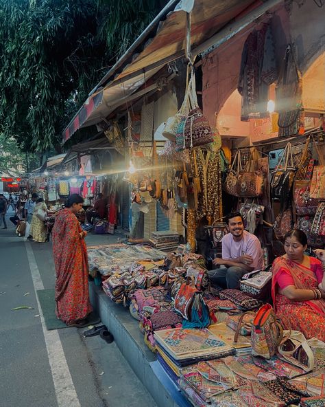 #janpath #delhi #market Janpath Market Aesthetic, Janpath Market, Delhi Market, Market Aesthetic, Coke Studio, India Culture, South Asia, Dark Aesthetic, Desi