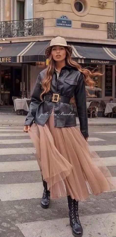 Tule Skirt Outfit, Tulle Skirt Outfit Casual Street Style, Tutu Skirt Outfit, Tulle Outfit, Dior Outfit, Tulle Skirts Outfit, Tule Rok, Gonna In Tulle, Look Legging