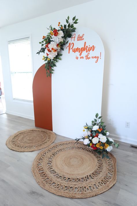 Fall Arch Backdrop, Baby Shower Back Drop Diy, Fall Themed Baby Shower Backdrop, Fall Back Drops For Pictures Diy, A Pumpkin Is On The Way Decor, Baby Shower Photo Backdrop Diy, A Little Pumpkin Is On The Way Backdrop, Fall Baby Shower Backdrop Ideas, Baby Shower Backdrop No Balloons