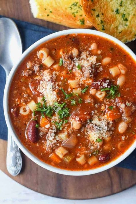 Pasta e Fagioli Soup Recipe {Video} - Butter Your Biscuit Pasta Fagioli Soup Recipe, Bacon Soup Recipes, Recipe With Ground Beef, Pasta Fagioli Recipe, Pasta Fagioli Soup, Bean And Bacon Soup, Slow Cooker Beans, Pasta E Fagioli Soup, Fagioli Soup