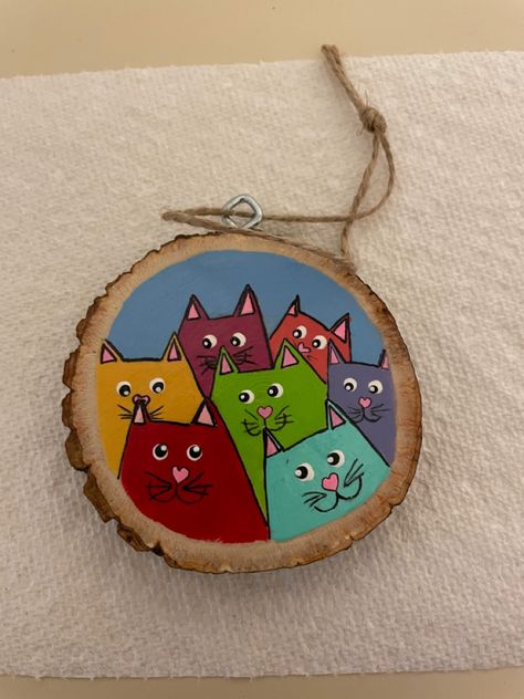 Wood Slice Crafts Christmas Diy Ideas, Wood Slice Art, Wood Slice Crafts, Wood Painting Art, Wood Burning Crafts, Wood Slice Ornament, Wood Christmas Ornaments, Painted Ornaments, Cat Crafts