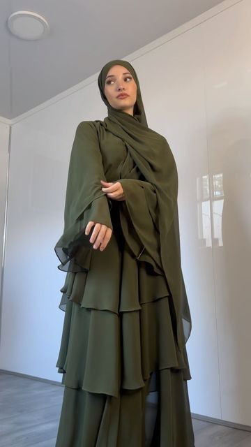 Modest Muslim Outfits, Stylish Abaya, Hijabi Muslimah, Modest Outfits Muslim, Outfits Muslim, Estilo Hijab, Muslim Dresses, Chic Dress Classy, Cute Modest Outfits