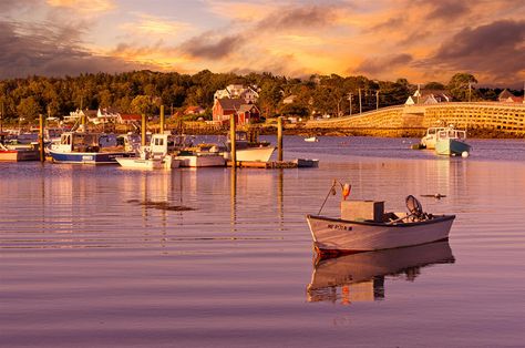 Harpswell, Maine - Visit Maine - Visit Maine Harpswell Maine, Spirit Island, Van Travel, Visit Maine, Island Sunset, Simple Building, Wilderness Lodge, State Of Maine, Kayak Tours