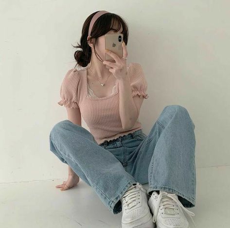 Comfy Cute School Outfits, Pastel Aesthetic Outfit, Feminine Aesthetic Outfits, Cute School Outfits, Soft Girl Aesthetic Outfit, Soft Feminine Outfits, Korean Fashion Outfits, Korean Casual Outfits, Feminine Outfit