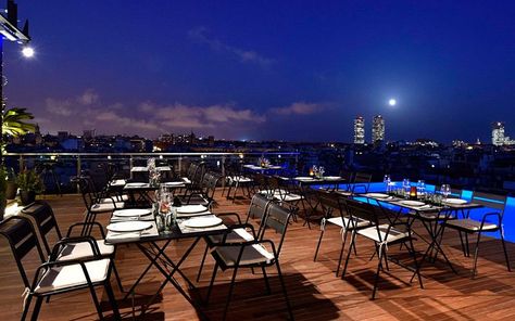 20 Amazing Rooftop Bars From Around The World Winter Season Images, Best Rooftop Bars, Barcelona Hotels, Sky Bar, Hospital Interior Design, Rooftop Bars, New Interior Design, Rooftop Restaurant, Barcelona Travel