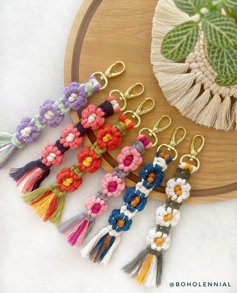 Makramee Keychain, Beginner Macrame Projects, Beginner Macrame, Macrame Style, Key Charms, Bohemian Colors, Bohemian Summer, Colorful World, Beautiful Color Combinations