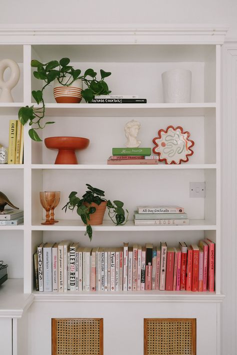 Bedroom Decor With Shelves, Colorful Shelves Decor, Colourful Shelf Styling, Shelf Decor Living Room Colorful, Colourful Shelf Decor, Bedroom Ideas With Shelves, Colorful Shelf Decor, White Bookshelf Styling, Shelf Styling Office