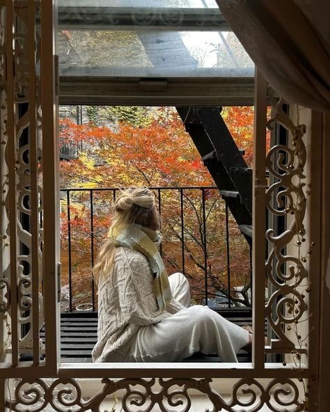 Talia Hubble | new york in november <3 | Instagram New York In November, Romanticizing Fall, Aesthetic November, New York November, Fall In Nyc, Autumn Court, Instagram New York, Autumn In New York, Fall Senior Pictures