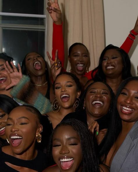 Black Women Friends Aesthetic, Friends Aesthetic Black Women, Healthy Friendships Black Women, Community Of Friends, Female Friend Group Aesthetic, Vision Board Pictures Aesthetic Friends, Black Family Gathering Aesthetic, Friendship Pictures Group, Black Friends Group