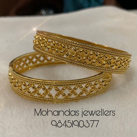 Bangel Design, Simple Gold Bangle, Gold Pendants For Men, Plain Gold Bangles, Antique Gold Bracelet, Gold Earrings For Kids, Unique Gold Jewelry Designs, Wedding Jewelry Sets Bridal Jewellery, Delicate Gold Jewelry