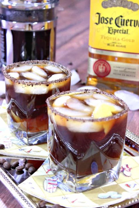 Iced Coffee Margarita is coffee mixed with tequila, a twist of lemon, and served in a rimmed glass of ground coffee and sugar. Talk about a delicious eye-opener! Coffee Margarita, Lemon Water Health Benefits, Lemon Water Before Bed, Treat Burns, Lemon Juice Benefits, Benefits Of Lemon, Hot Lemon Water, Lemon Health Benefits, Lemon Uses