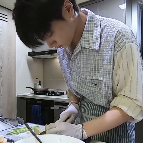 jay Jay Cooking, Jay Enhypen, Jay Park, K Pop Music, Boyfriend Material, Jay, Thing 1, Log, Pins