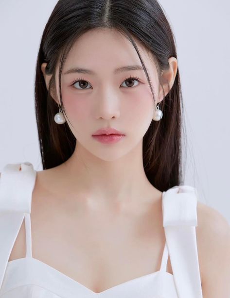 Korean Make Up For Wedding, Summer Cool Tone Korean Makeup, Summer Mute Makeup Korean, Pink Cool Tone Makeup Korean, Sweet 17, Ulzangg Girl Make Up, Korean Makeup Look, Mekap Mata, Korean Face